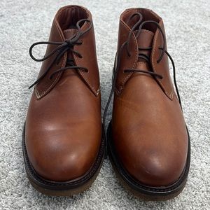 Lightly worn Johnston & Murphy men’s dress shoes. Size 9.5.